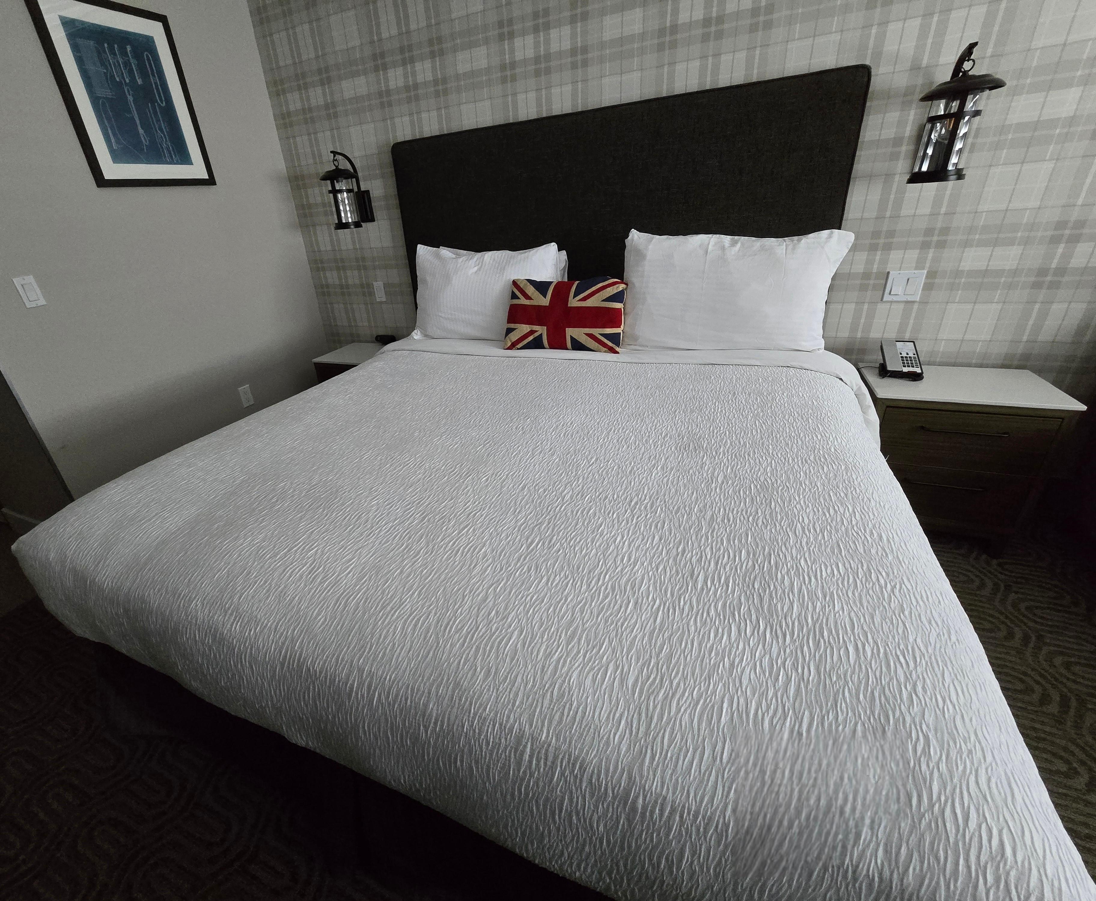 Nice bed, not too soft but not too hard. One bed side light wasn't working. 