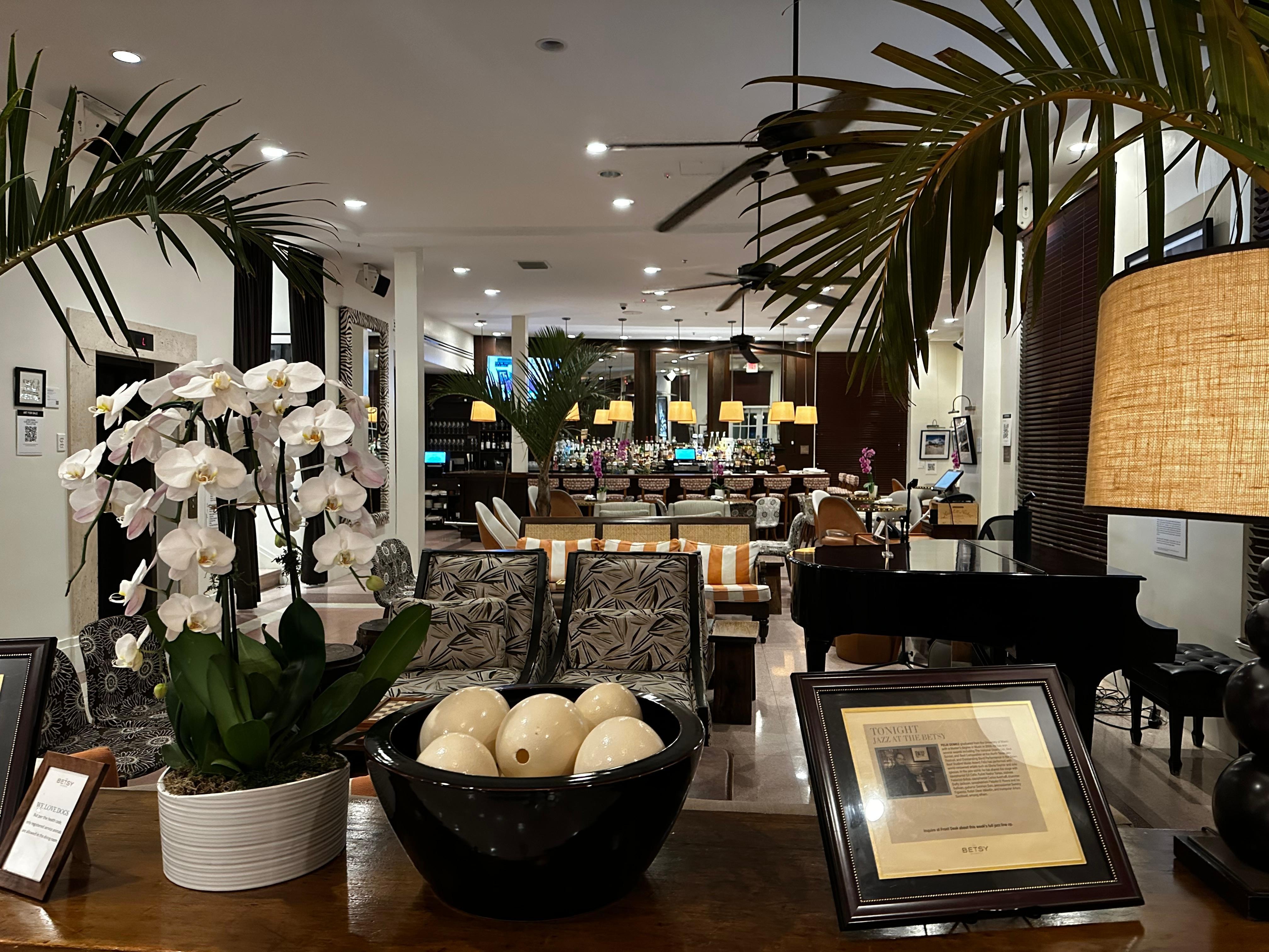Lobby bar & Live music area 