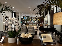 Lobby bar & Live music area