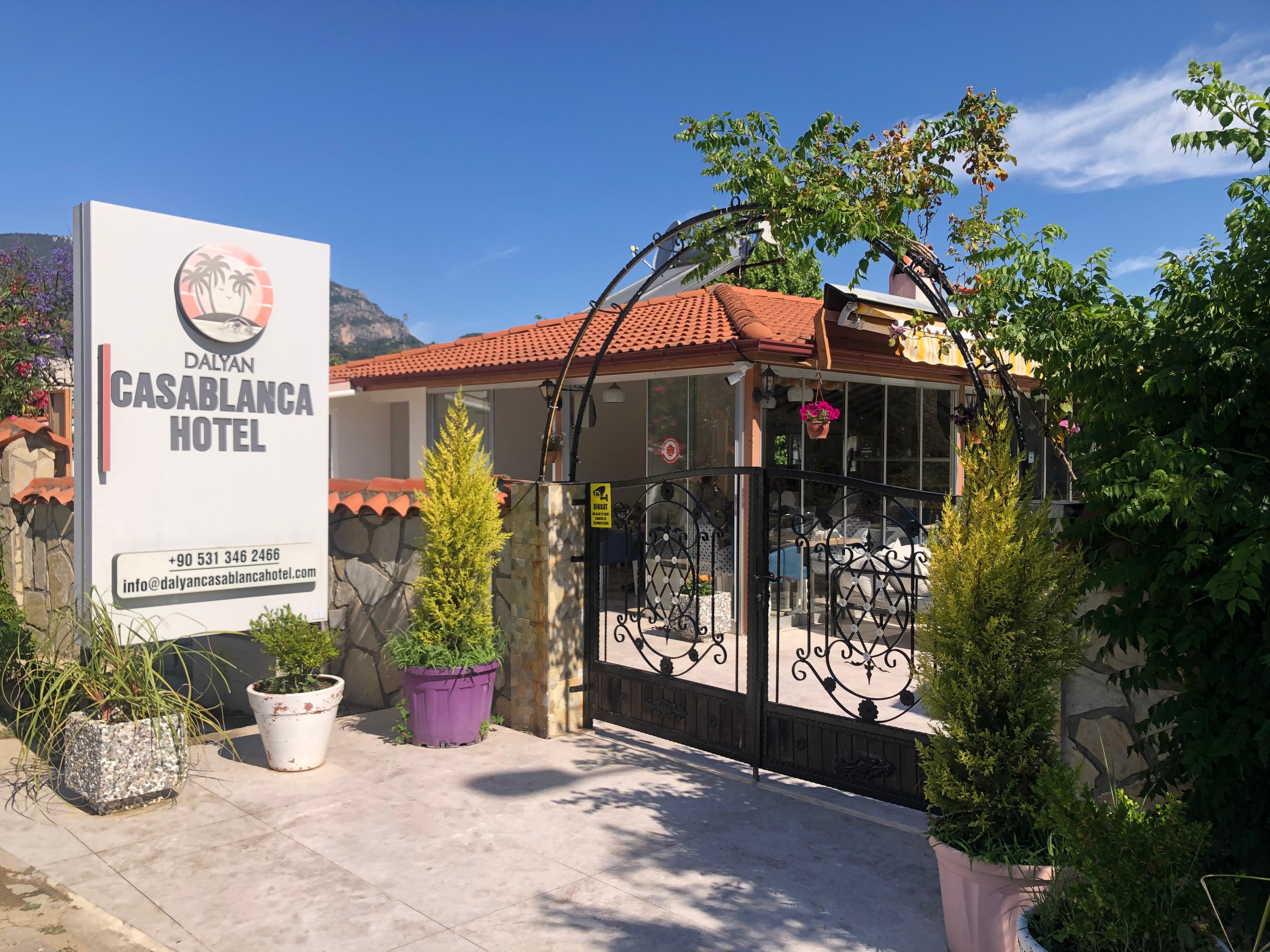 The entrance to hotel 