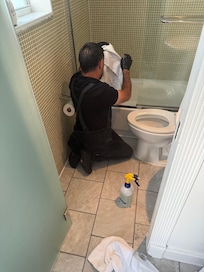 This is after I checked in, the guy was cleaning the tub because it was so black!