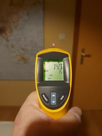 Schlafzimmer im EG (Innenwand zum Treppenhaus)