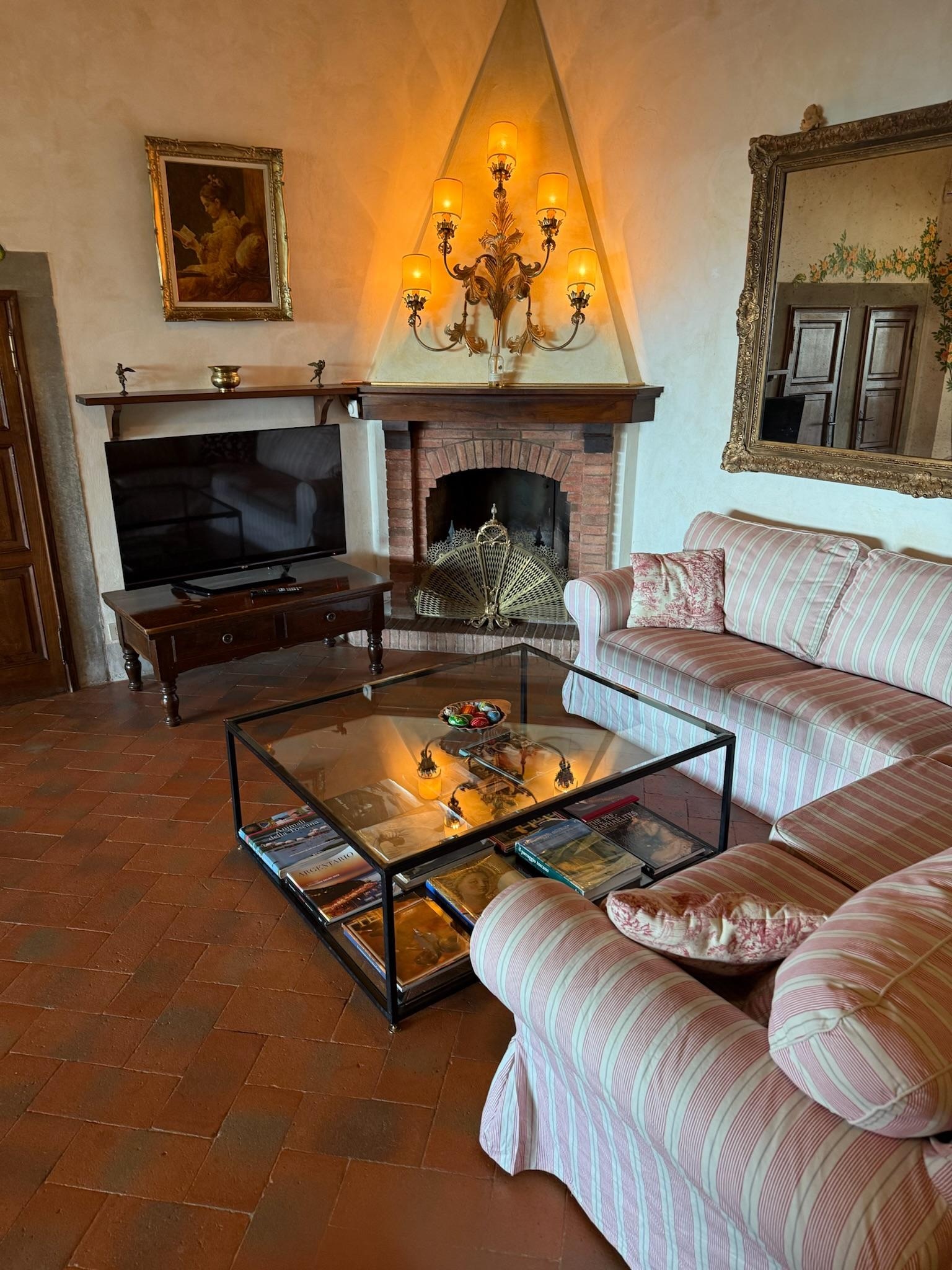 Smaller sitting area attached to main area 