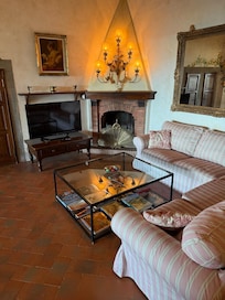 Smaller sitting area attached to main area