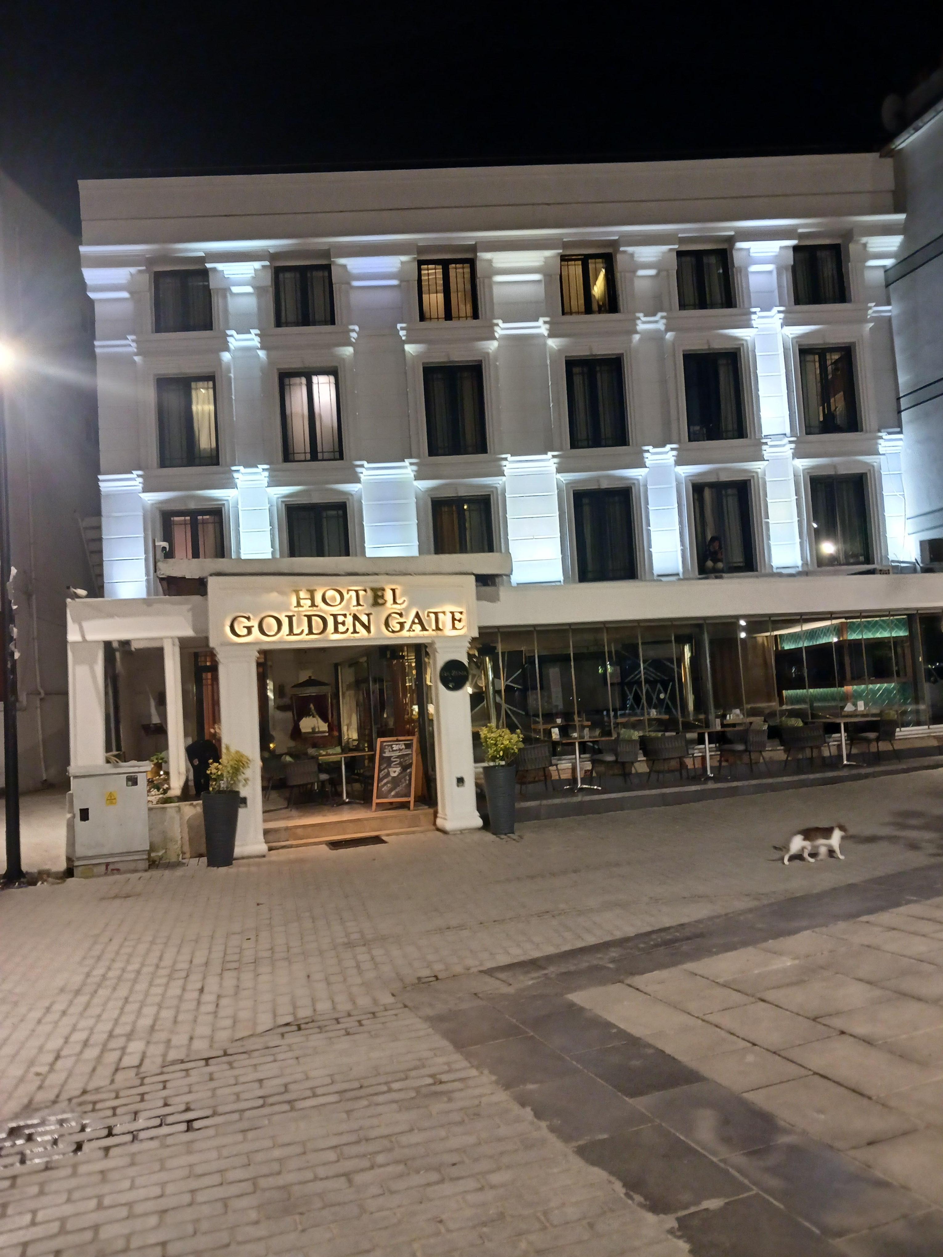 I'm really enjoyed the hotel Golde Gate. Comfort very good close to everything what you need breakfast so tasty.  stuff so centily me and my family so happy leaving thanks 😊 