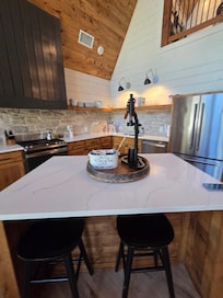 Fully stocked kitchen. Although we didn't cook much, I would recommend doing so a couple nights during your stay. The kitchen is stocked with more than you would ever guess.