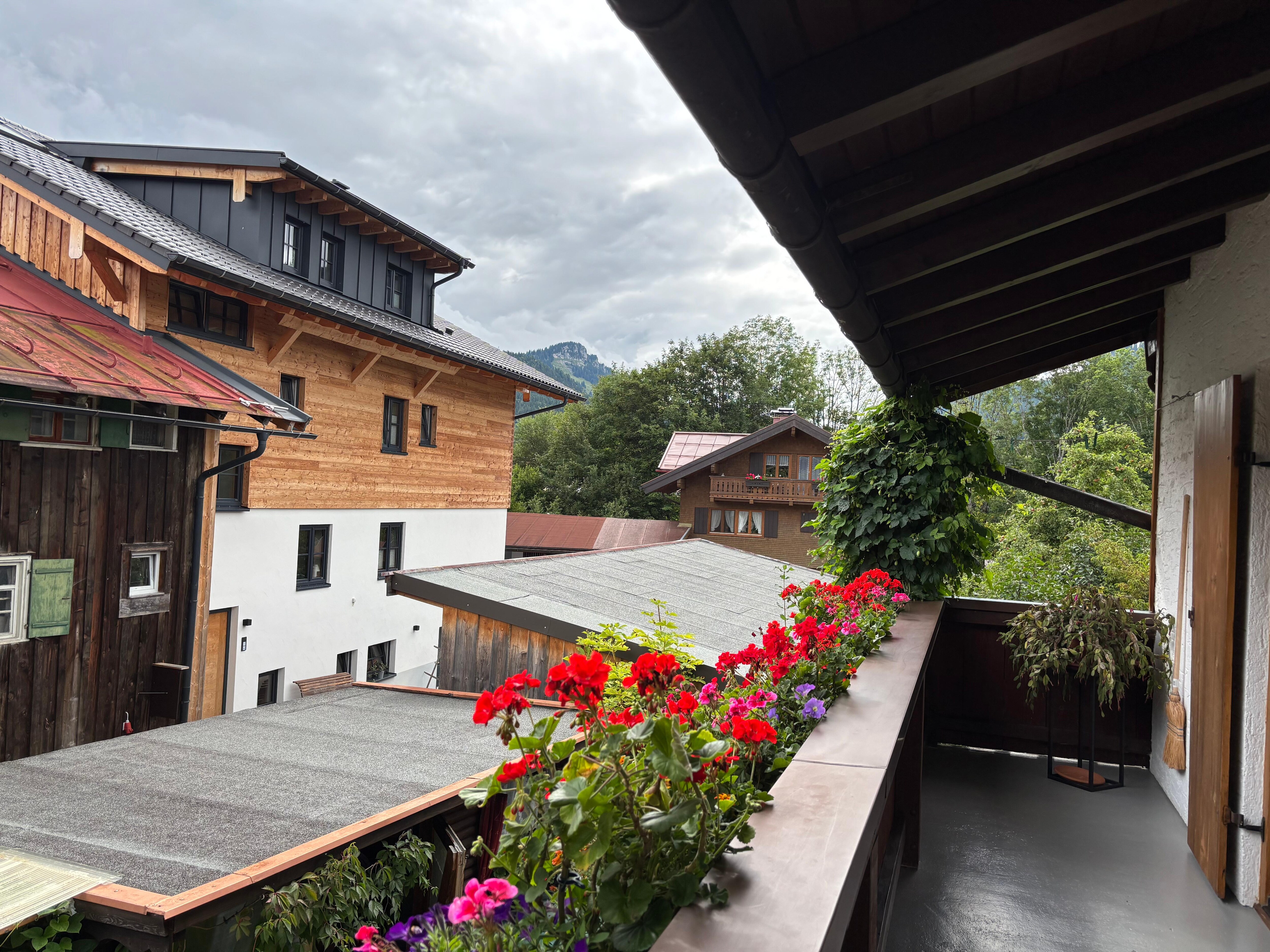 In de verte de door ons benoemde huisberg. Elk dagdeel anders!