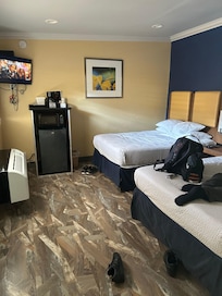 Beds are short. Anybody over5โ9 your feet will hang off the uncomfortable bed.