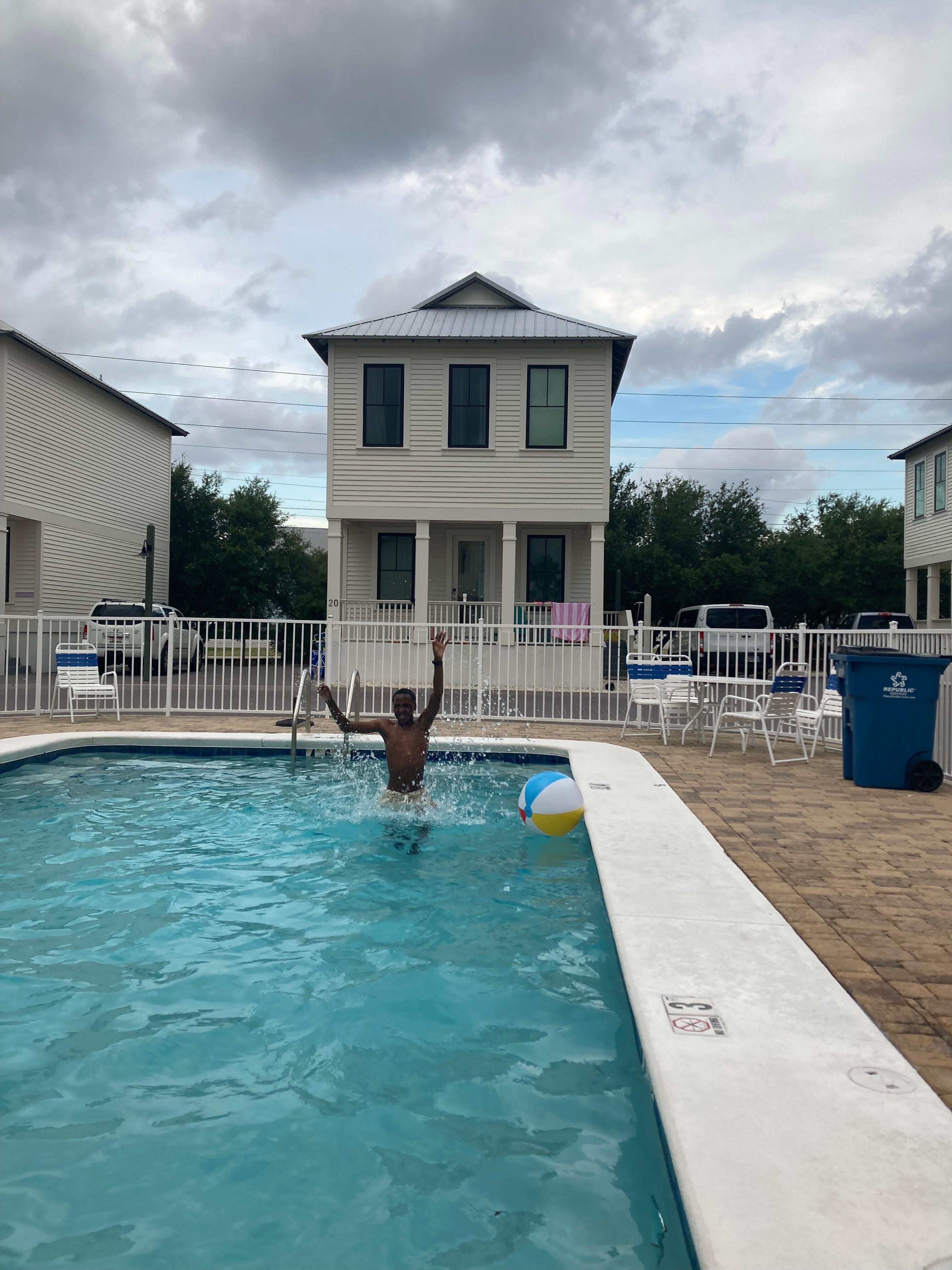The pool in front was a great bonus! 