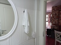 einziger Haken zum aufhängen für Handtücher ,Bademäntel und co.