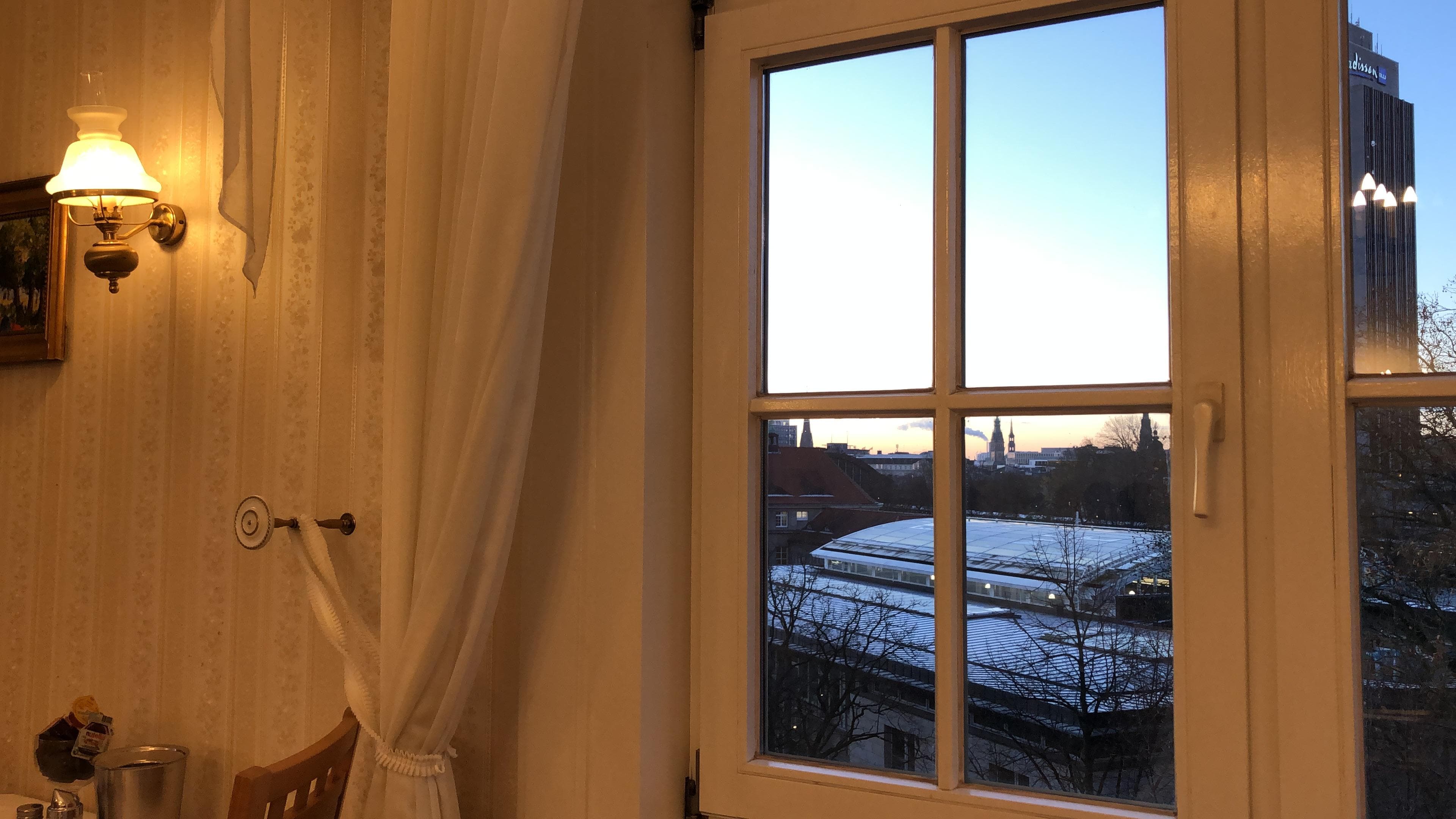 Blick aus dem gemütlichen Frühstückssaal.
