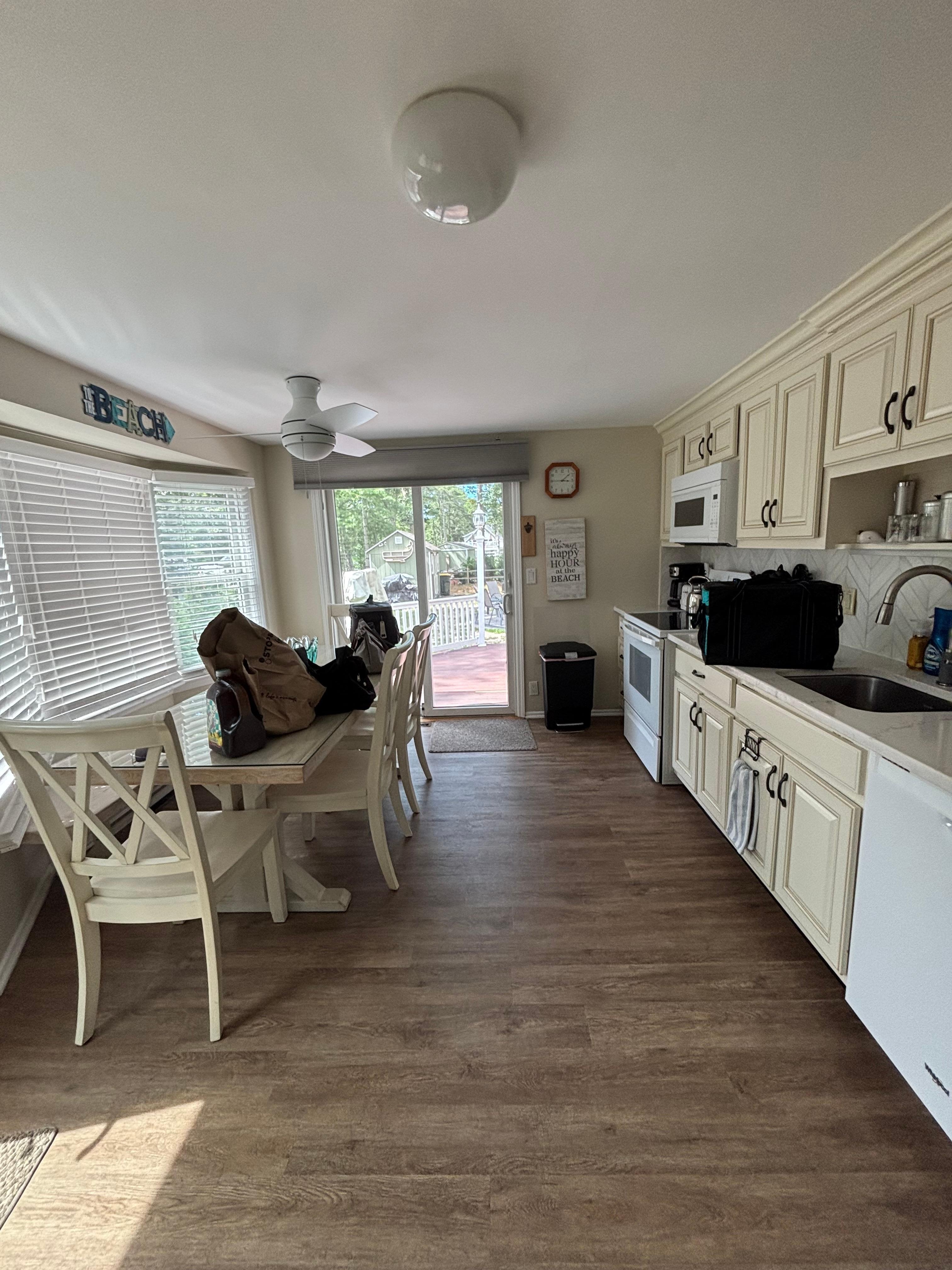 Beautiful sunny kitchen. Had everything we needed, shotglasses, choice of coffeemakers, fully stocked utensils and cooking tools
