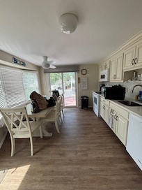 Beautiful sunny kitchen. Had everything we needed, shotglasses, choice of coffeemakers, fully stocked utensils and cooking tools