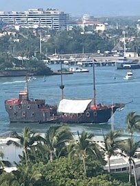 harbour pirate ship is going out. They have dinner and a show.