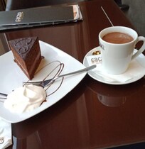 Sacher Dort et chocolat chaud fondu