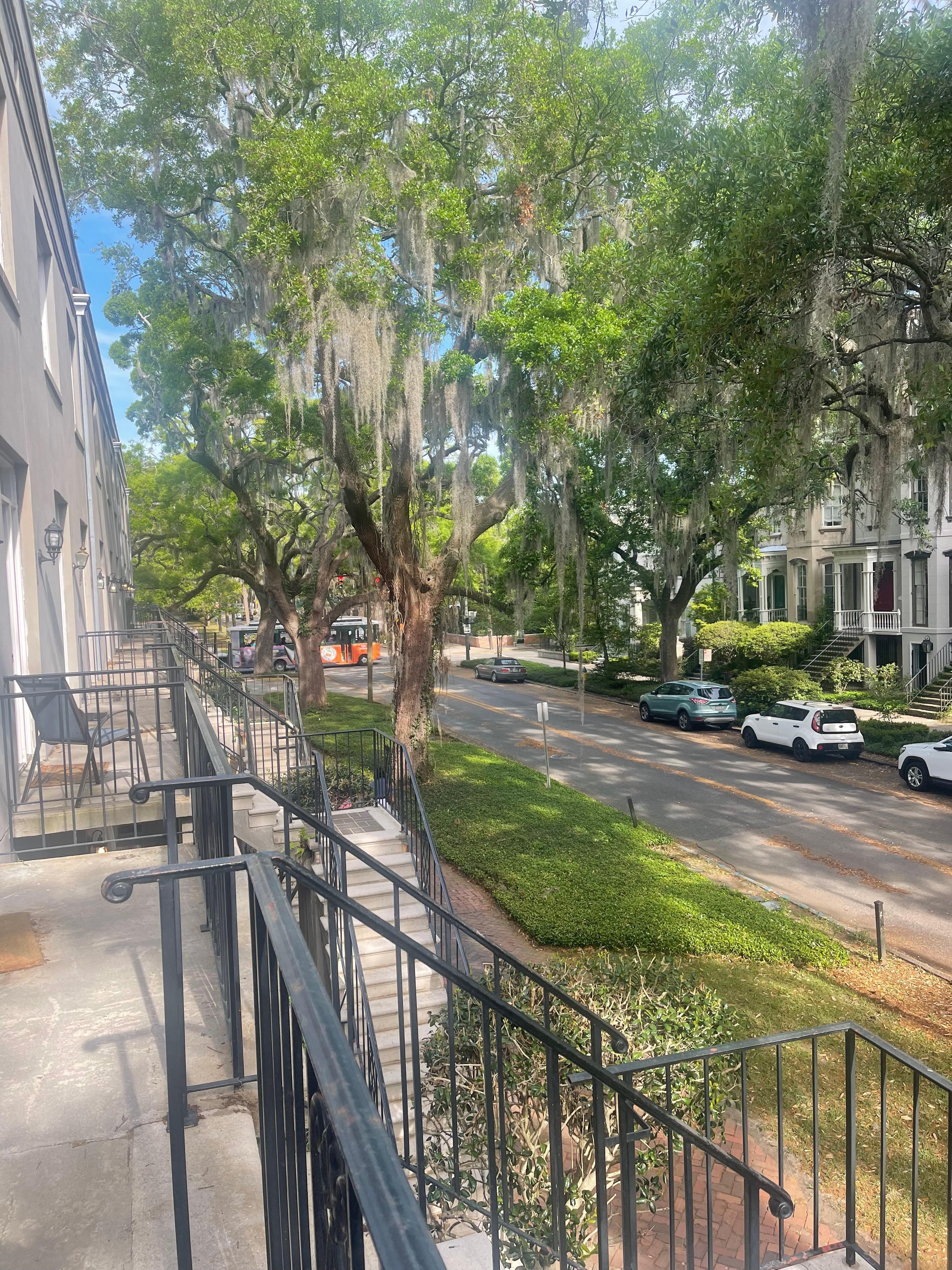Street view from front porch. Forsyth park and the beautiful fountain is less than 2 min away! 