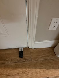Separation in door frame