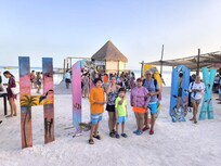 A unos pasos de las letras de Holbox.
