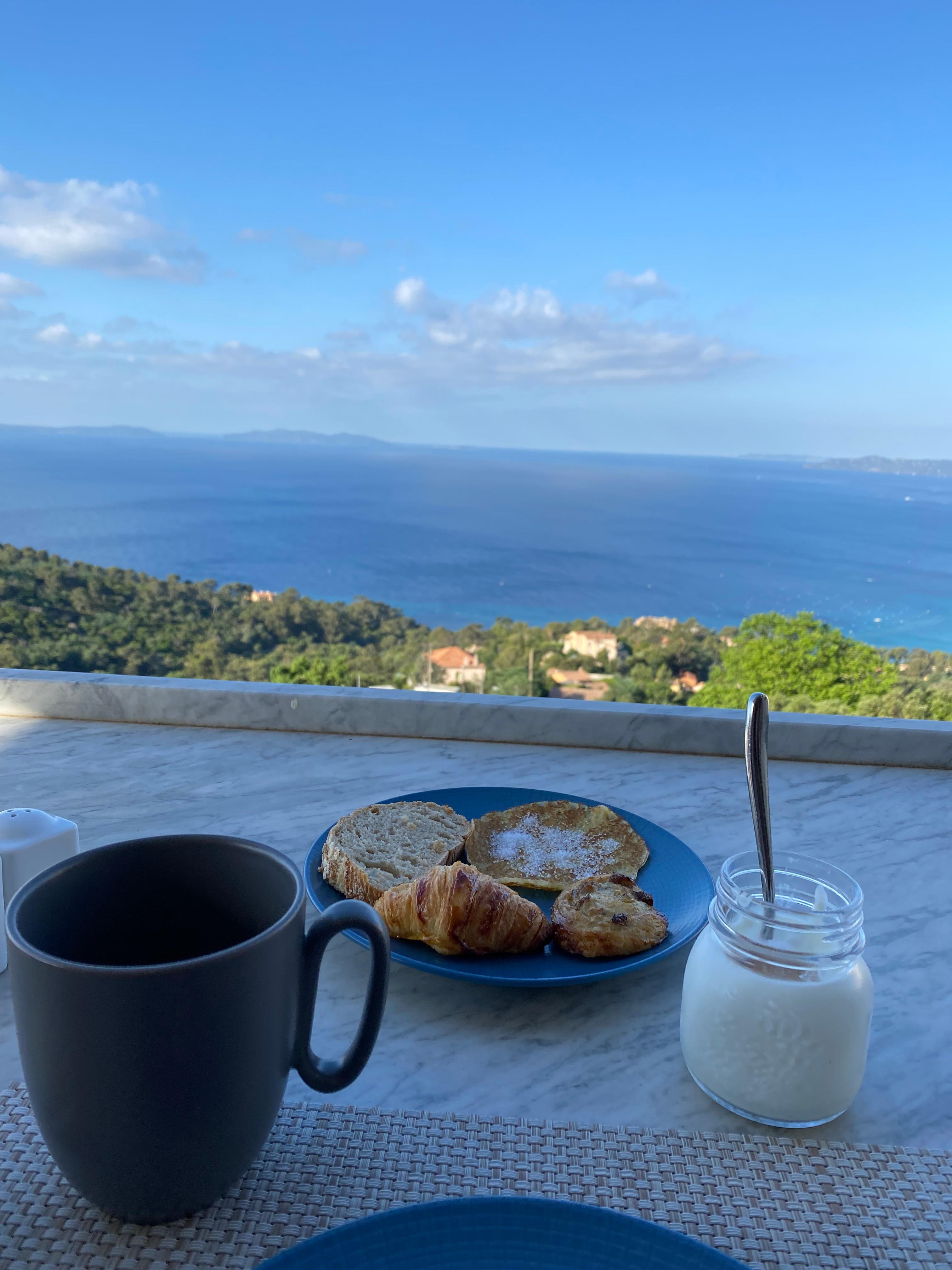 Un petit déjeuner idyllique 