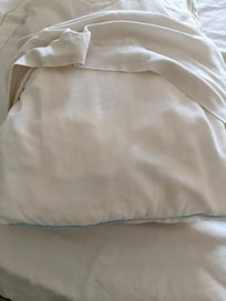 Almohada manchada no se si de sudor o de otra cosa