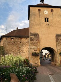 Stadttor in dem sich links die Wohnung befindet