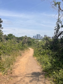 Neighborhood access to the North Bank trail!