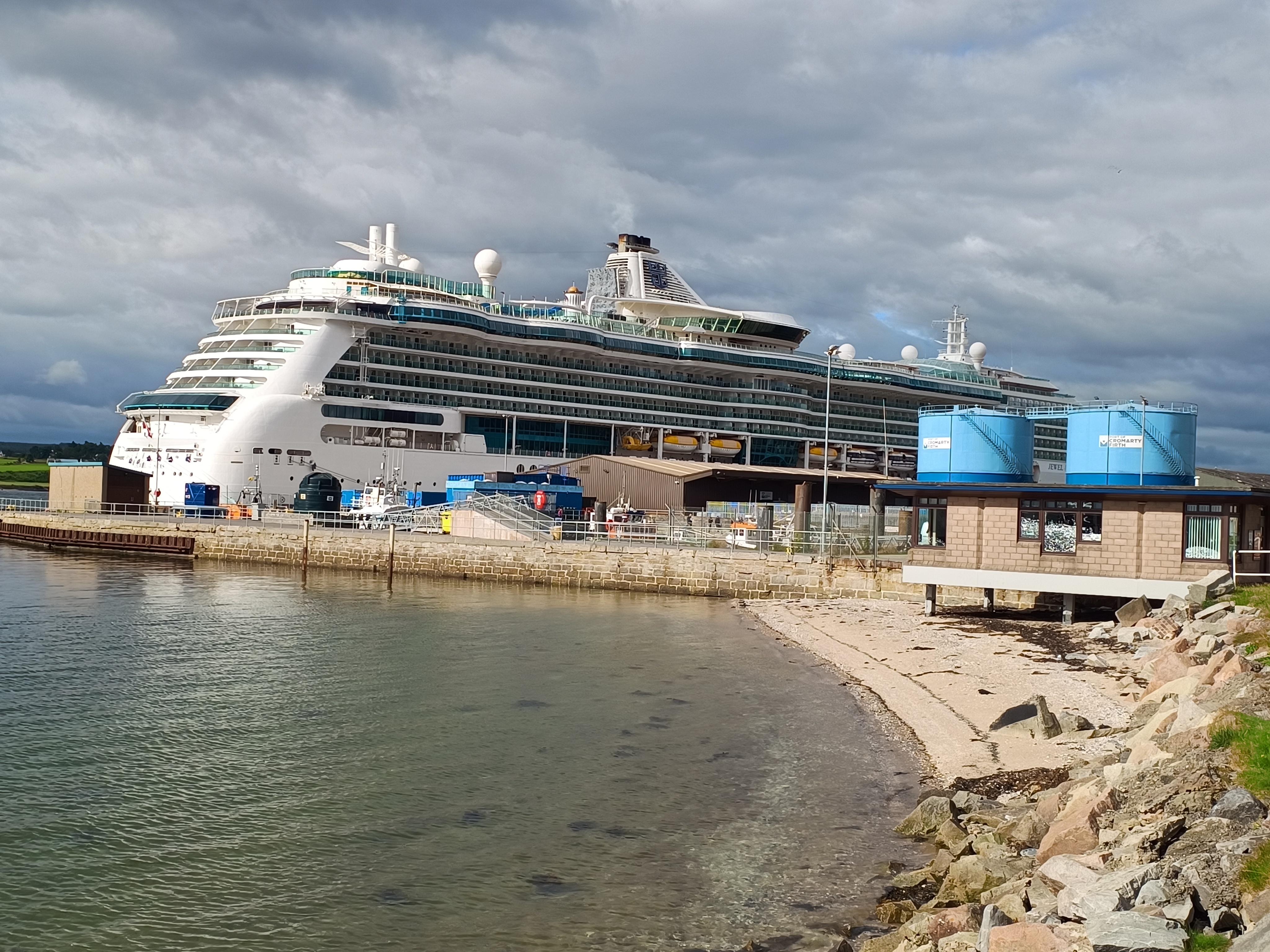 cruiseboten leggen iets verderop aan
