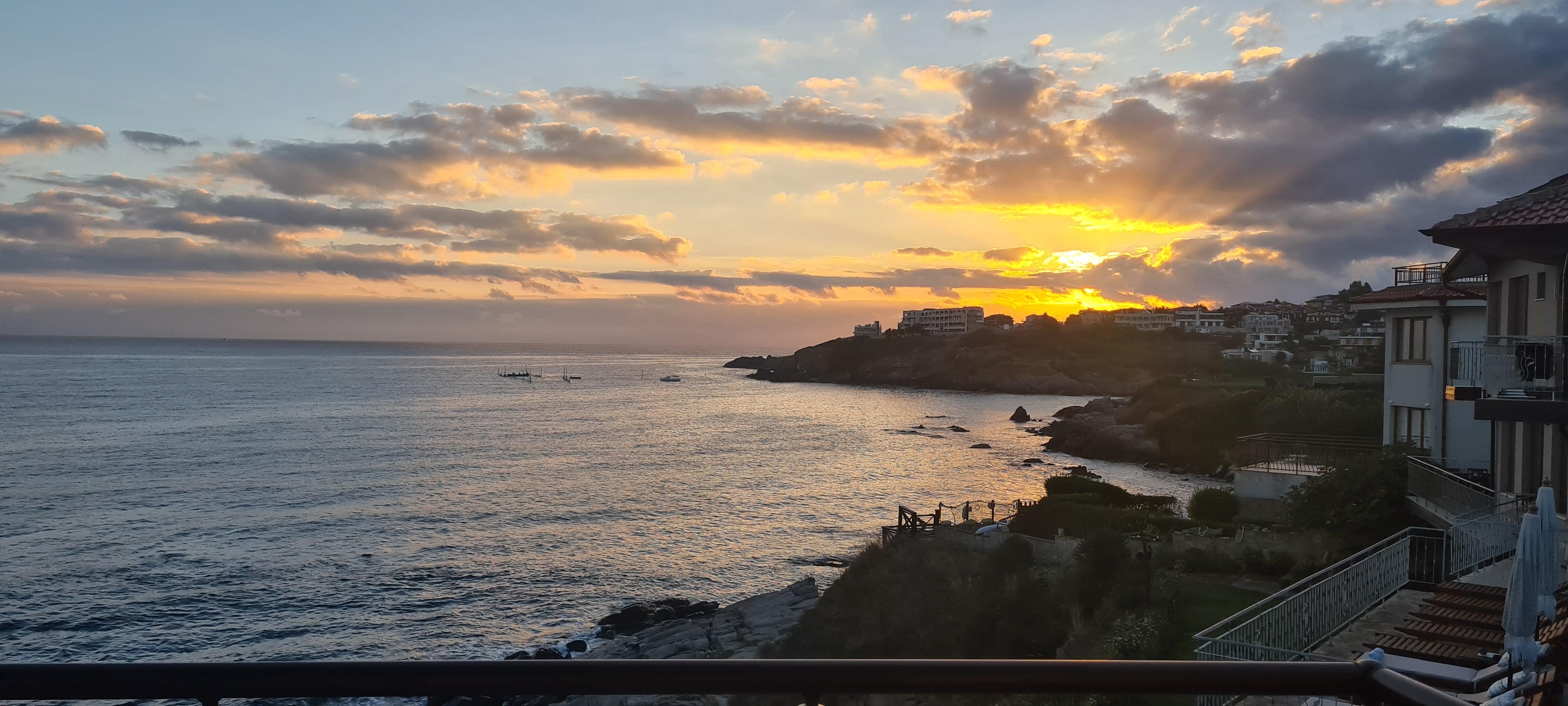 Der Sonnenaufgang,  gesehen von unserem Balkon!