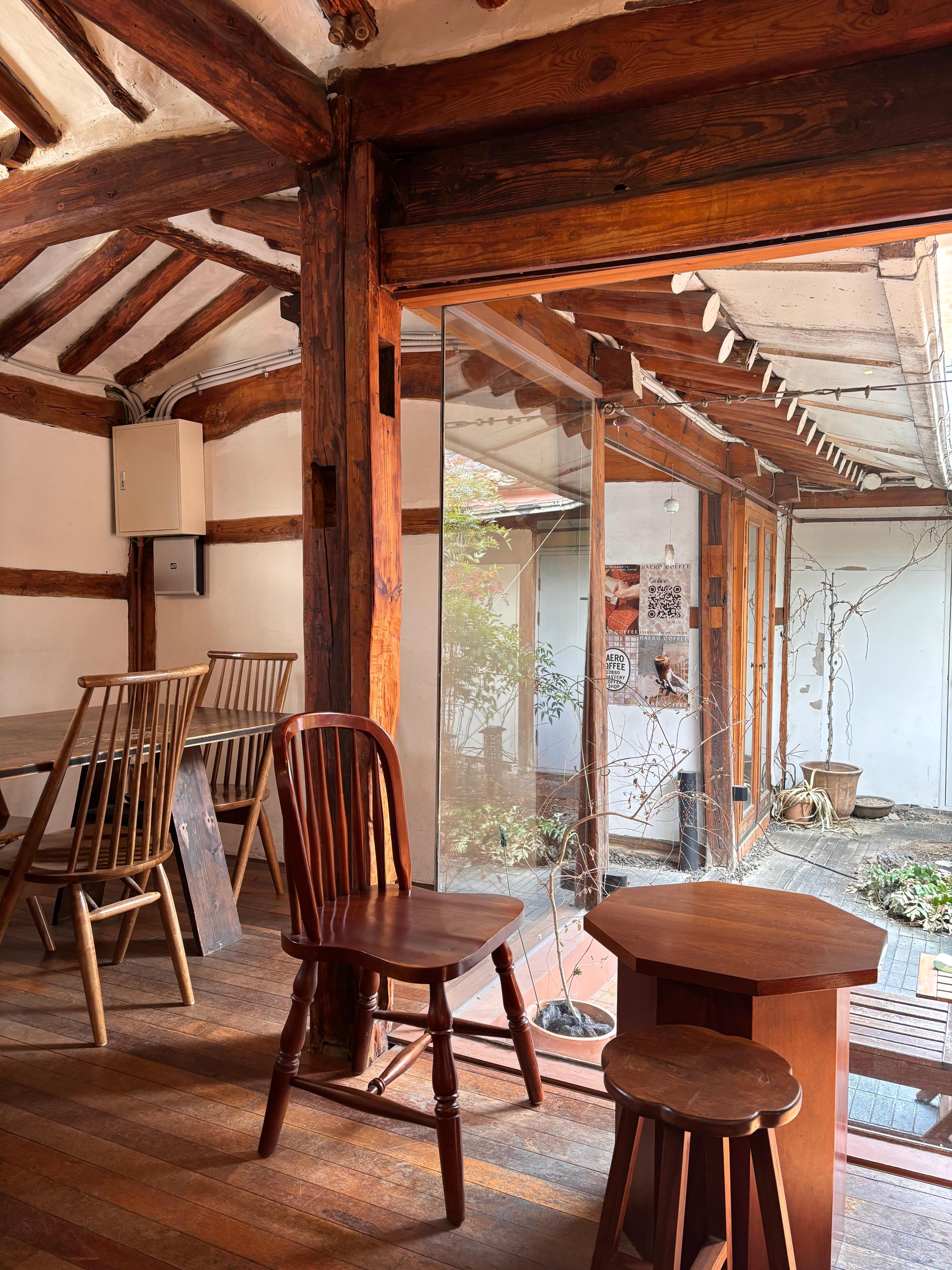 韓屋カフェ☕️
ラテがとっても美味しかったです