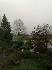 Blick aus dem Fenster auf die Dove-Elbe