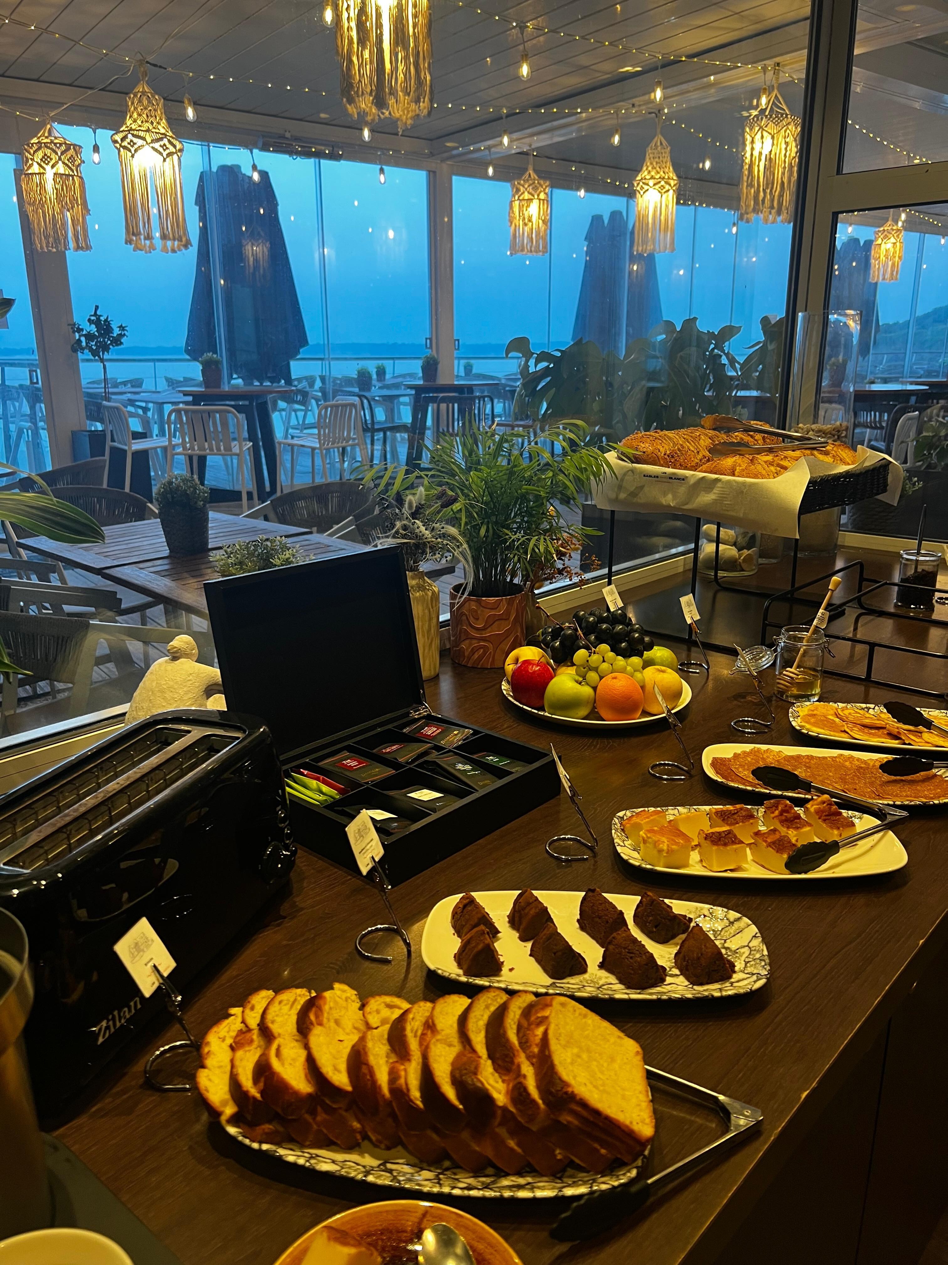 Breakfast for 18€ pp 