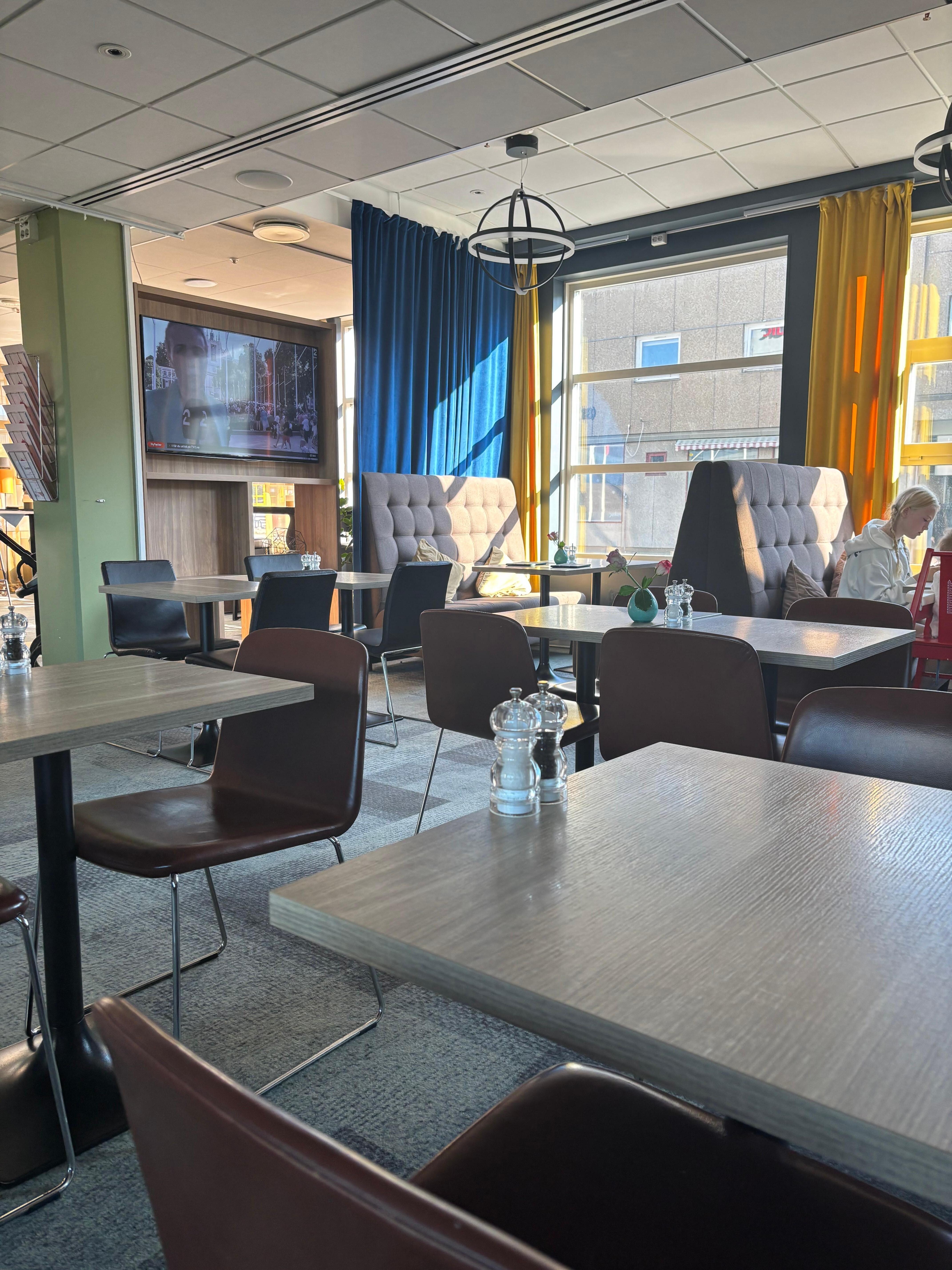 Dining/breakfast rests