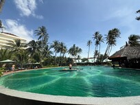 プール
ココナッツジュースが35,000VND