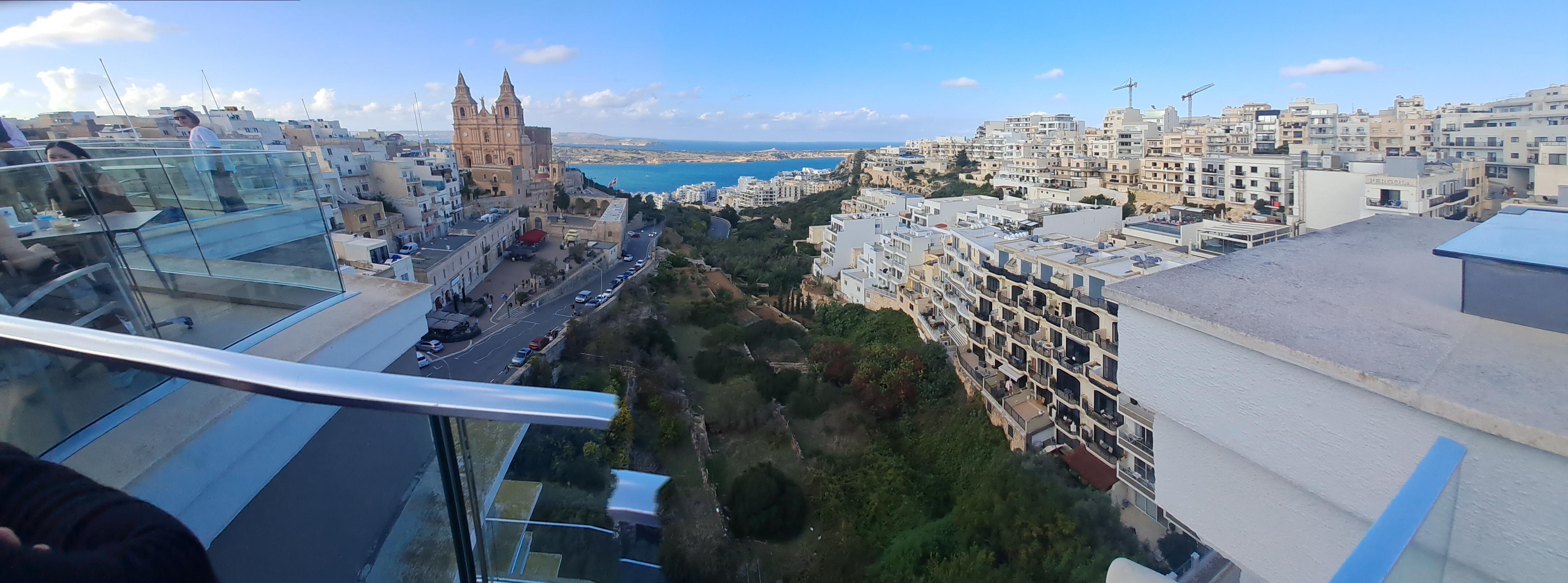 Vue de la terrasse en haut de l'hôtel 