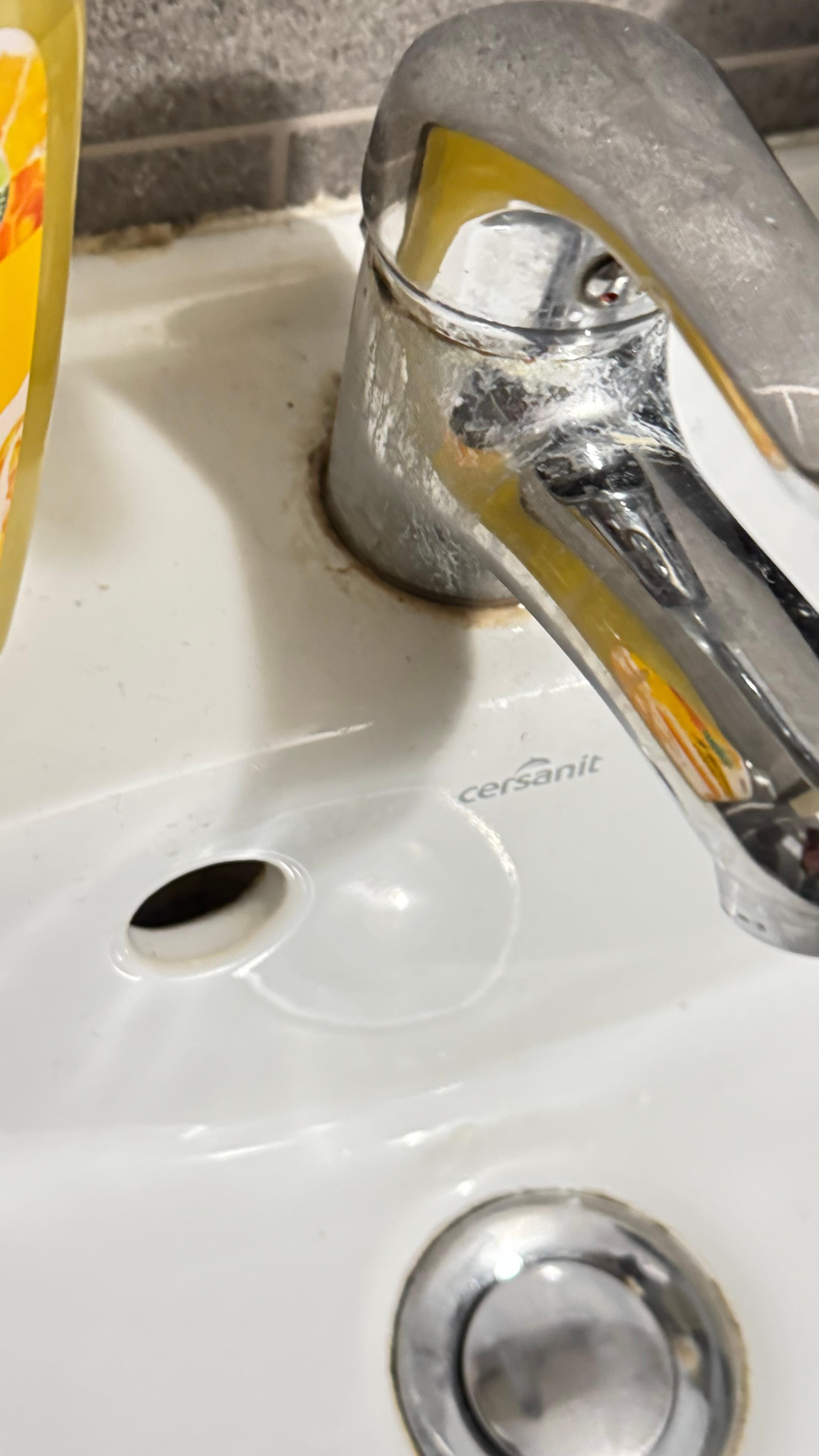 Abgeranztes Waschbecken 
