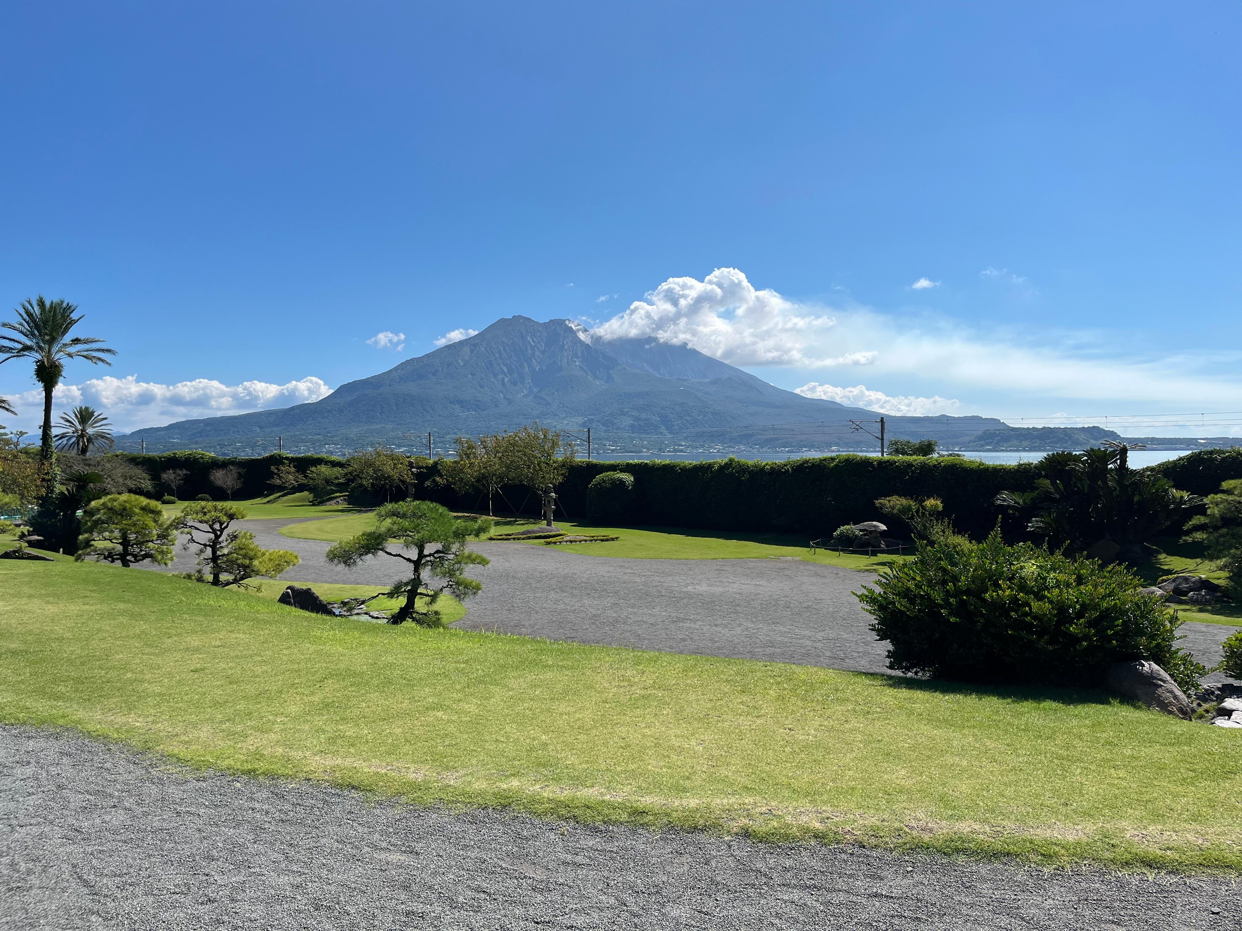 ホテルから車で10分ほどの仙巌園