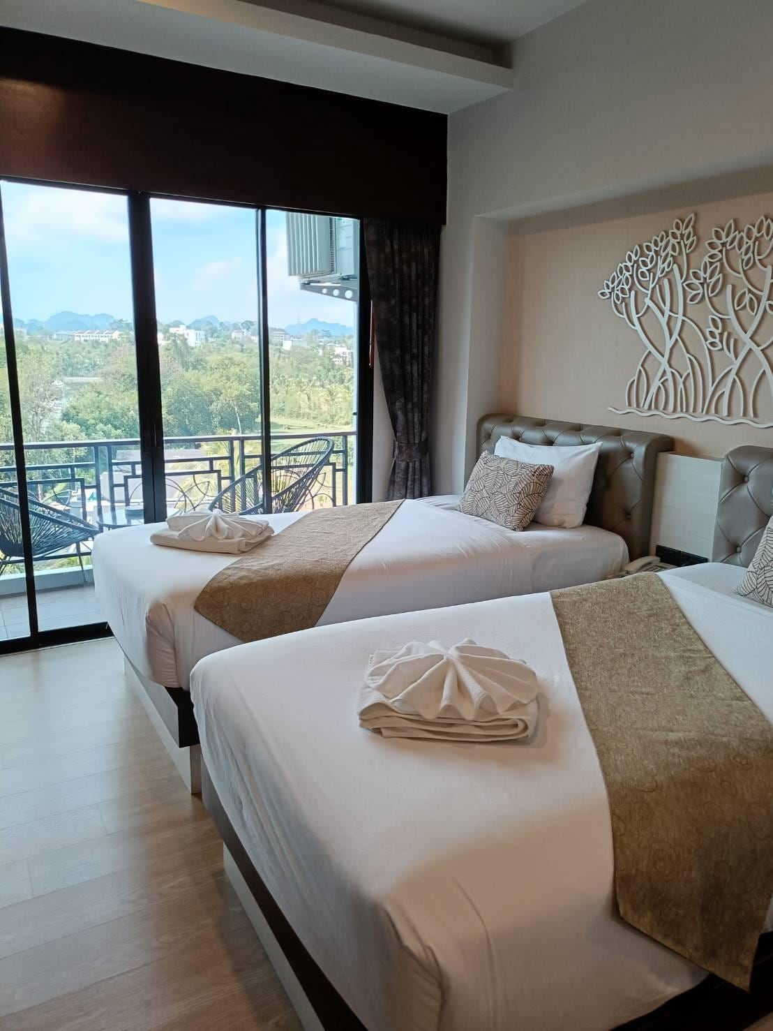 プールサイド側 お部屋、景色 良く、コンパクトで 非常に快適でした