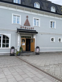 Vi bodde 1 tr upp längst till höger, så varmt….