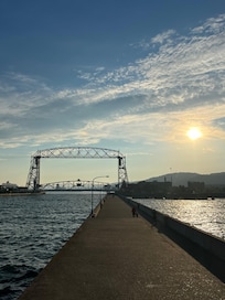 Lift bridge