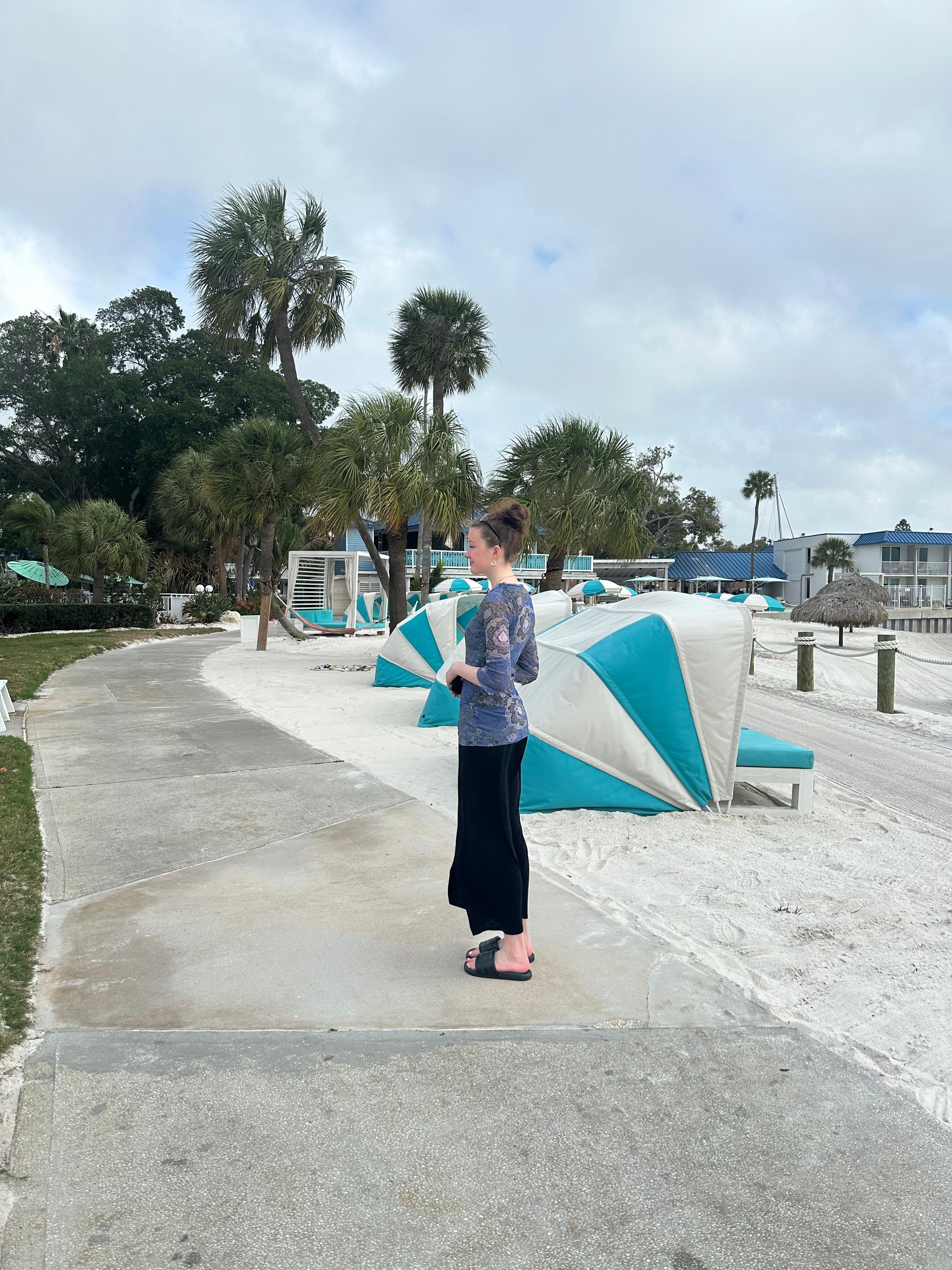 One of the Walking path from our room to the pools and restaurants 
