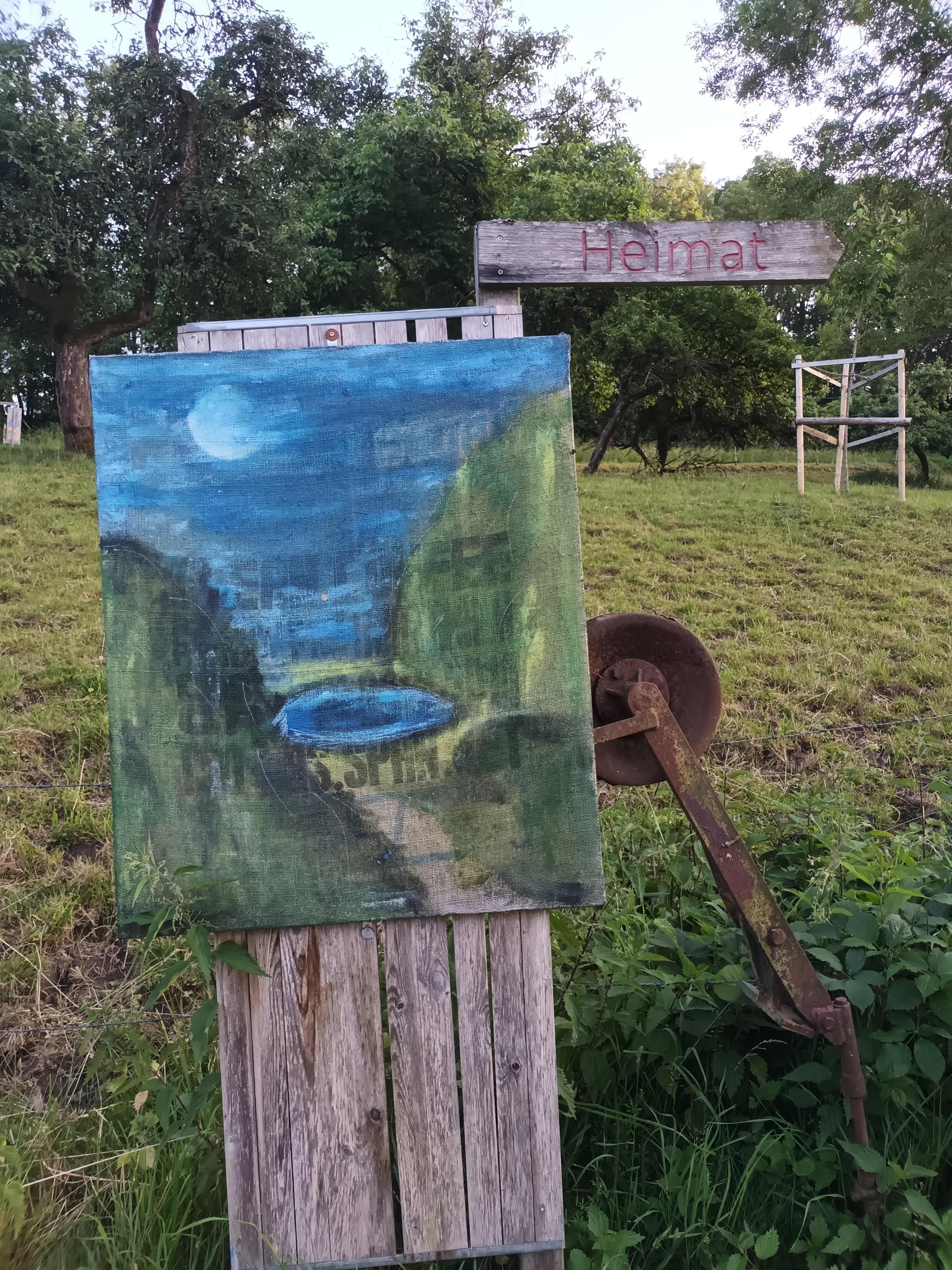 Kleiner Rundweg hinter dem Haus 