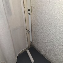 Store bloqué donc lumiÚre et vis a vis
Chambre 58