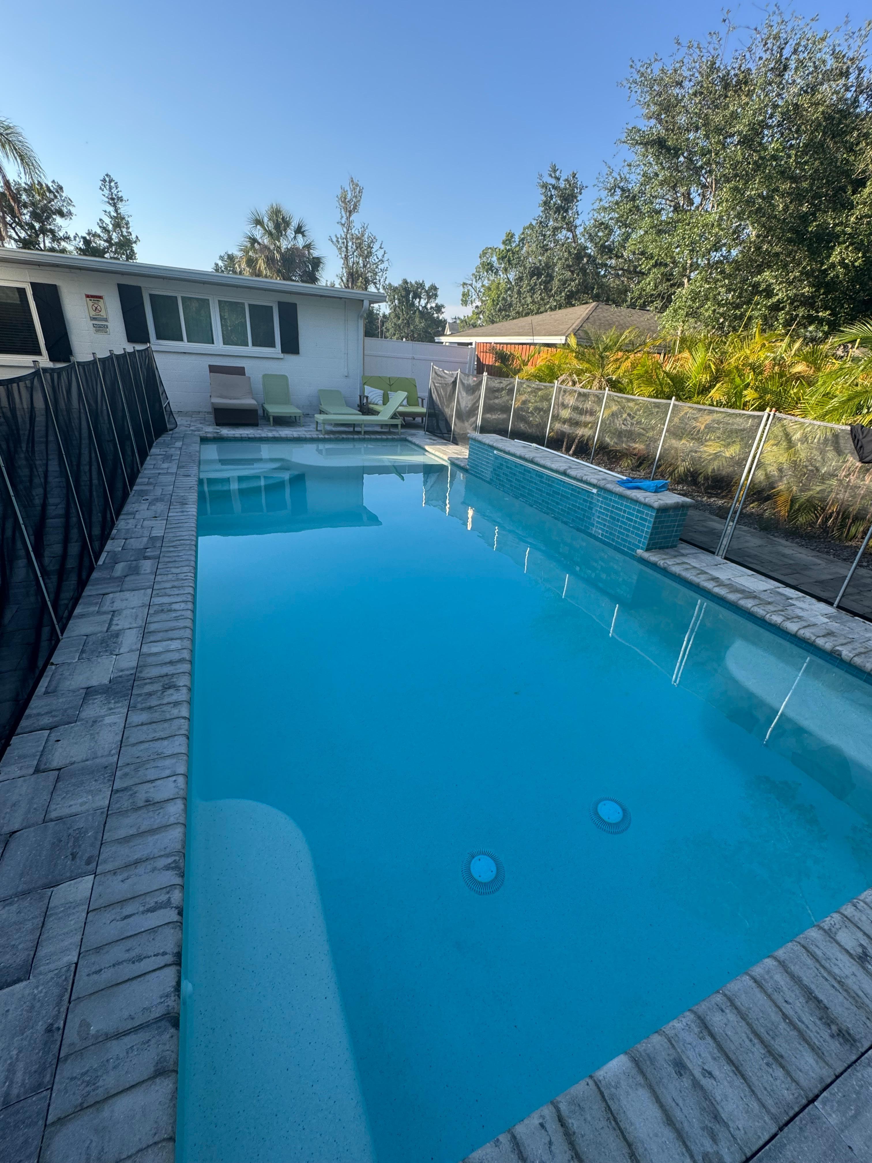 Spacious pool. 