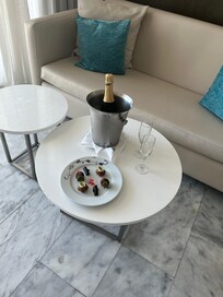 Complimentary Champagne n chocolate free of charge 🥰. That was beautiful!