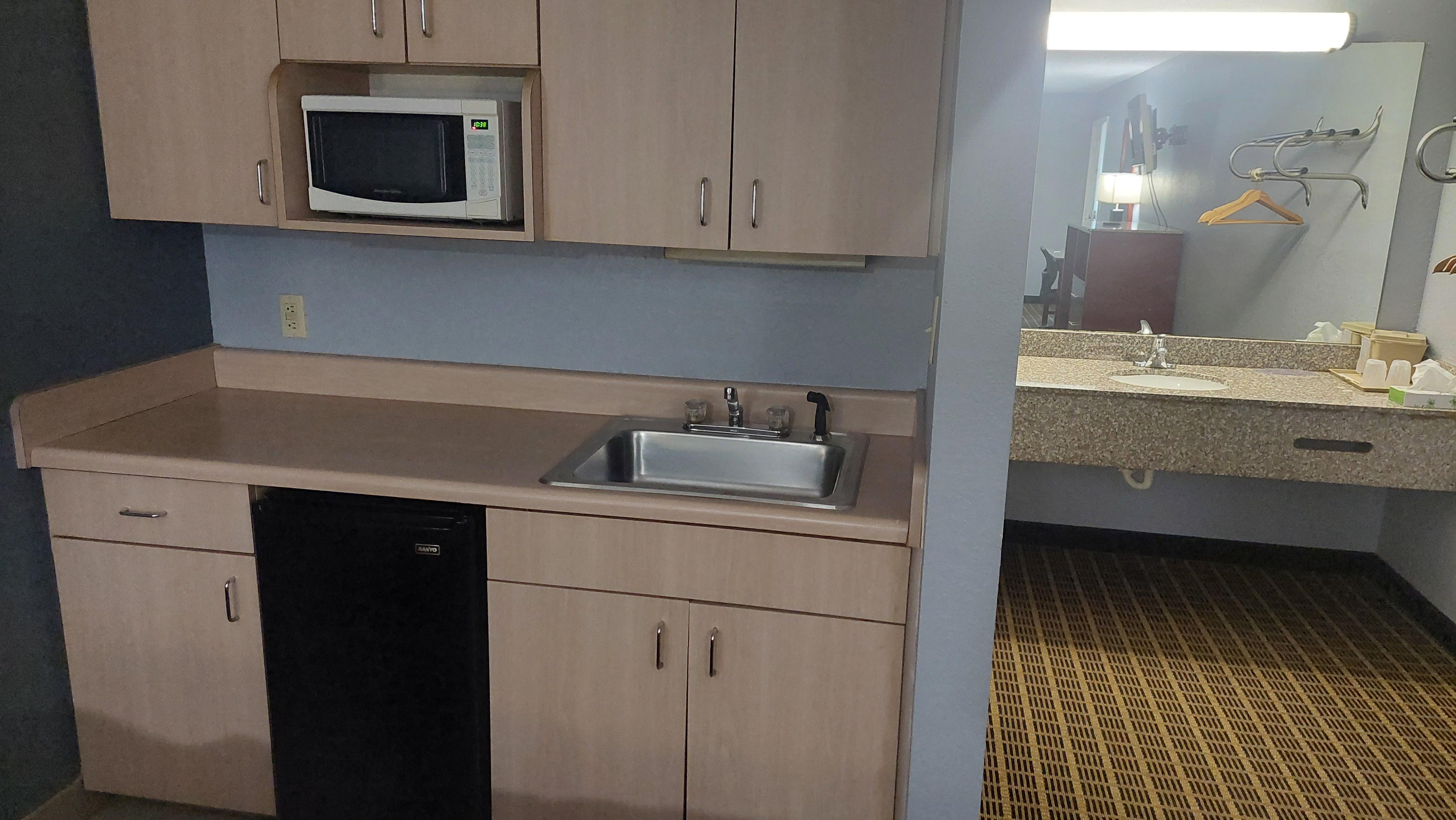 Kitchenette, everything was clean even the inside top was clean.