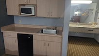Kitchenette, everything was clean even the inside top was clean.