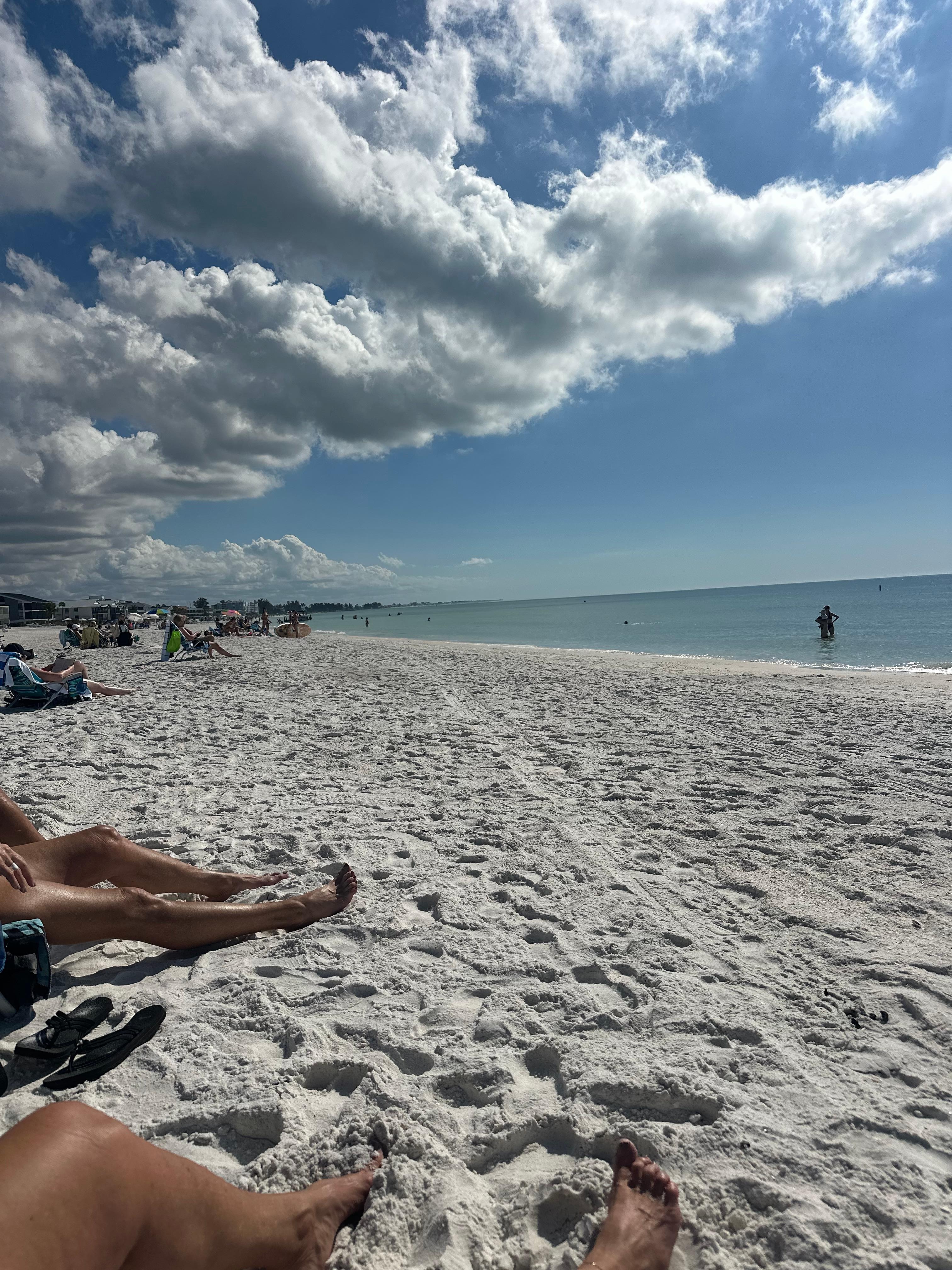 beautiful water @ the beach within walking distance 