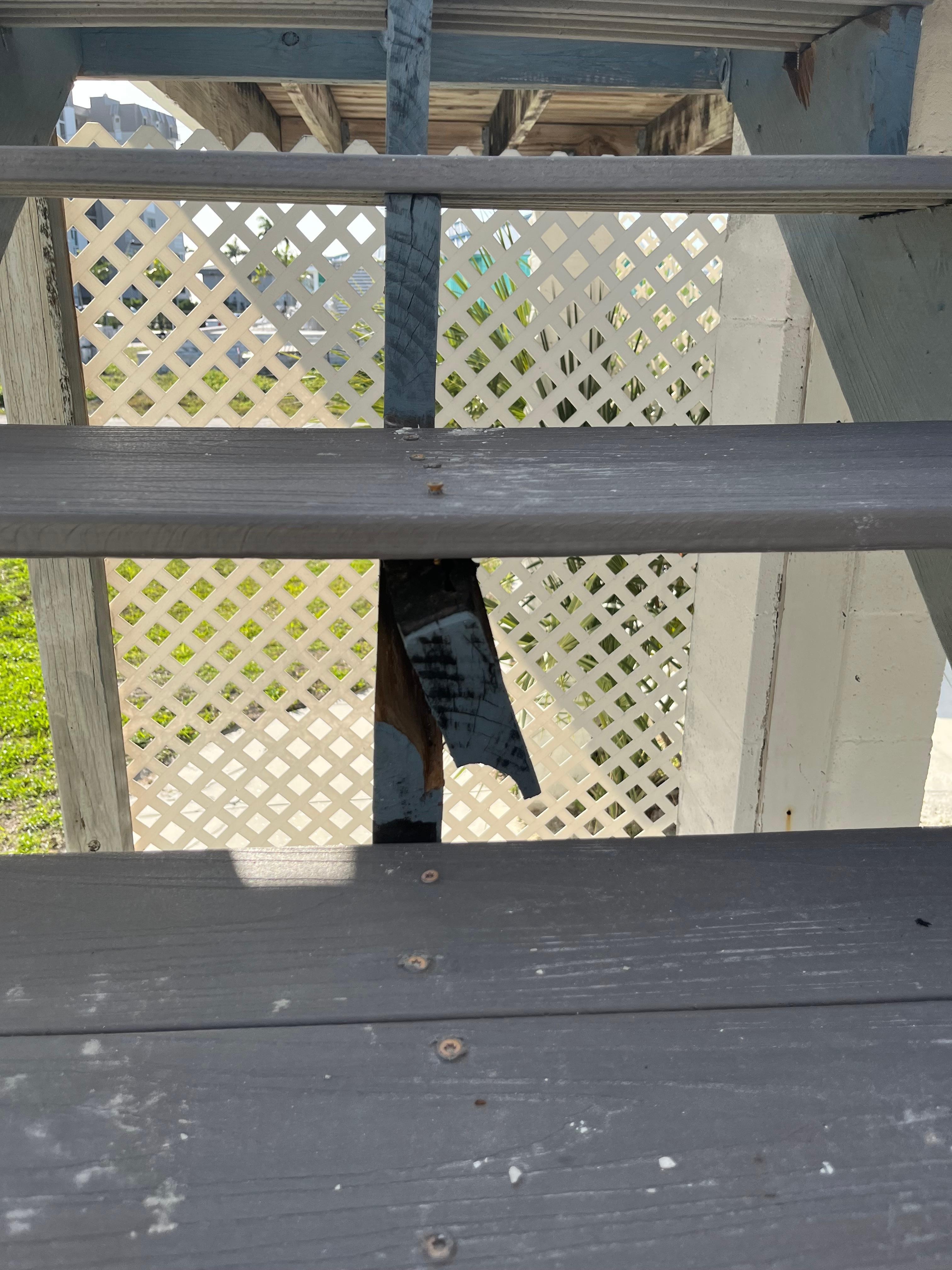 Poor condition of stairs 