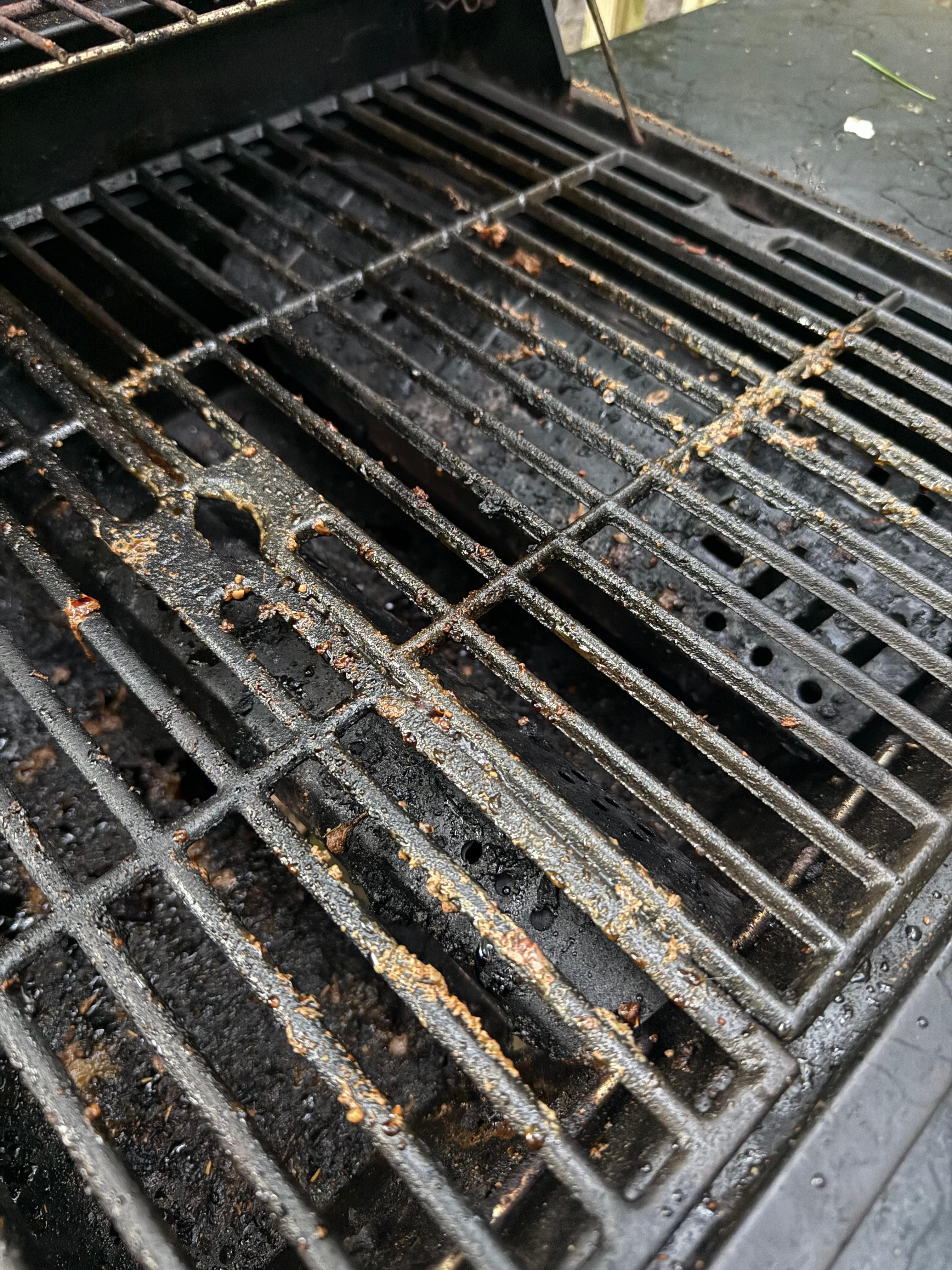 Gross grill and no tools to clean or use