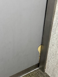 Elevator doir not closing fully and falling apart
